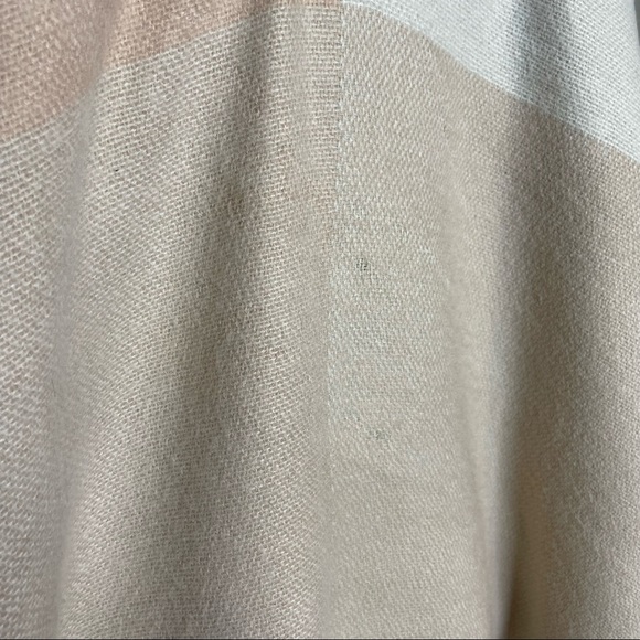 Soia & Kyo Blanket Scarf Poncho Wrap With Fringe One Size Neutraul Tones NWT - Picture 12 of 12